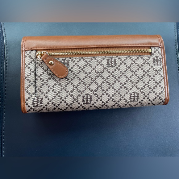 Tommy Hilfiger Clasp Wallet - Picture 2 of 4